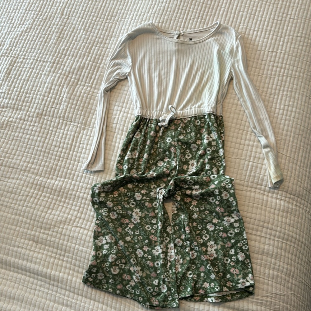 one step up size M (5/6) long sleeve romper white with green floral